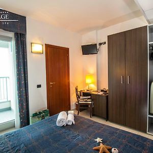 Double or Twin Room Sea View